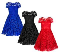 Robe dentelle manches courtes mod Cecille bouton sur le dos. Légèrement évasée