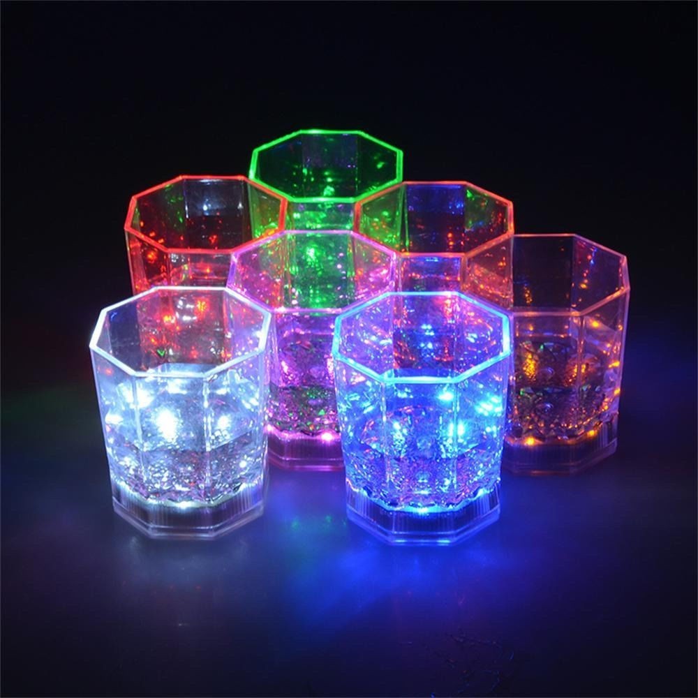 Set de 4 Verres à cocktail en plastique avec LED de couleurs batterie 177 ml 