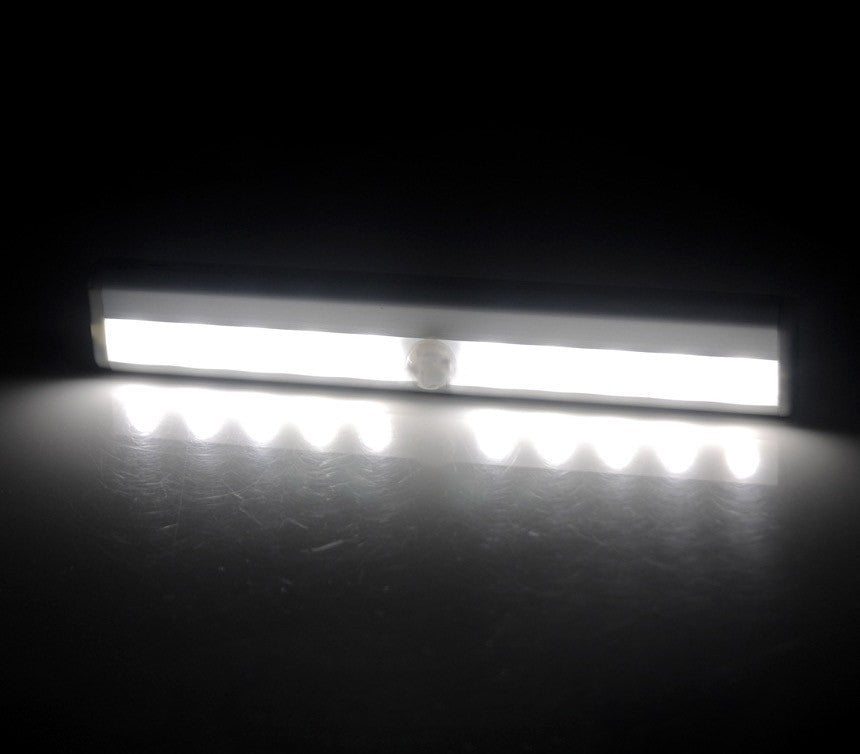 4362 Éclairage automatique tube LED avec détecteur de mouvement à piles 1,5 Watt