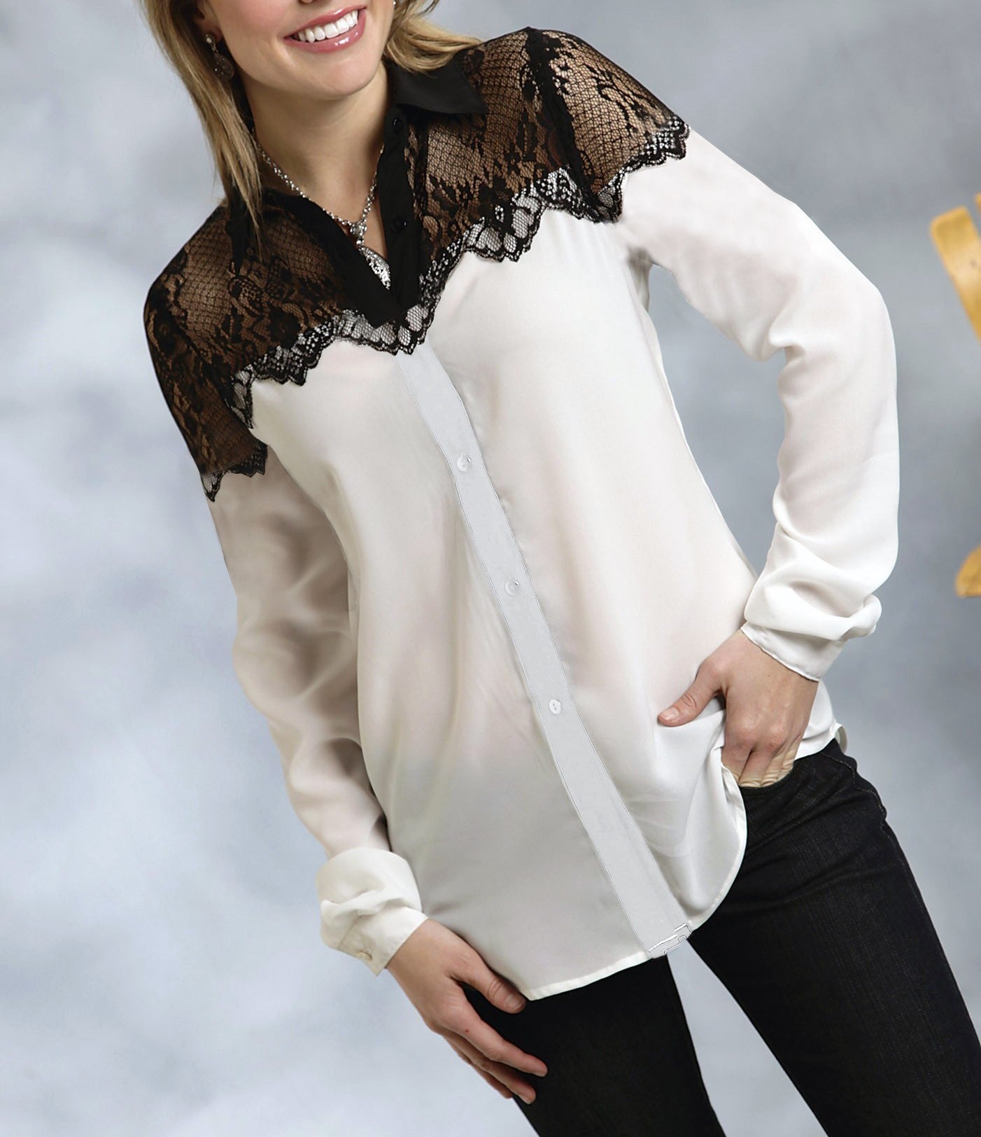 Chemisier blanc femme fille noire dentelle brodée mode printemps mode d'hiver