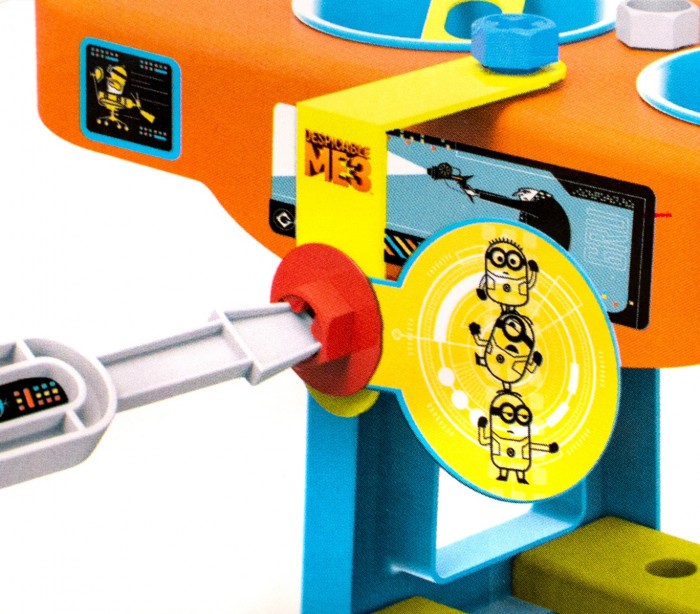 098837 Bureau d'activité pour enfants Cattivissimo ME avec 22 accessoires MINION