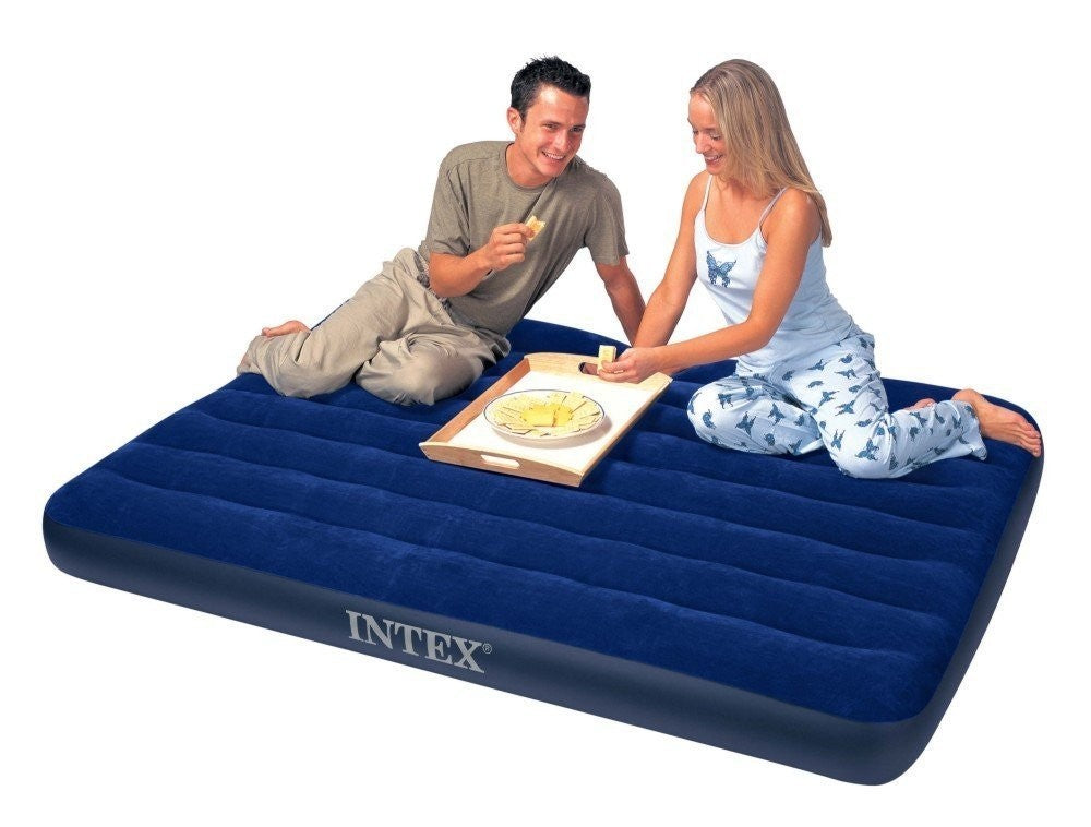 Matelas gonflable double 137x191x22cm, couverture imperméable, bleu - INTEX