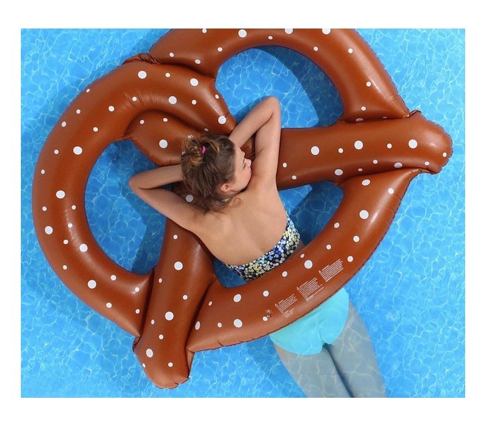 Bouée gonflable géante en forme de Bretzel de 140 cm de diamètre