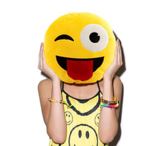 621037 Coussin emotion clin d'oeil avec langue emoji pillow diamètre 30 cm