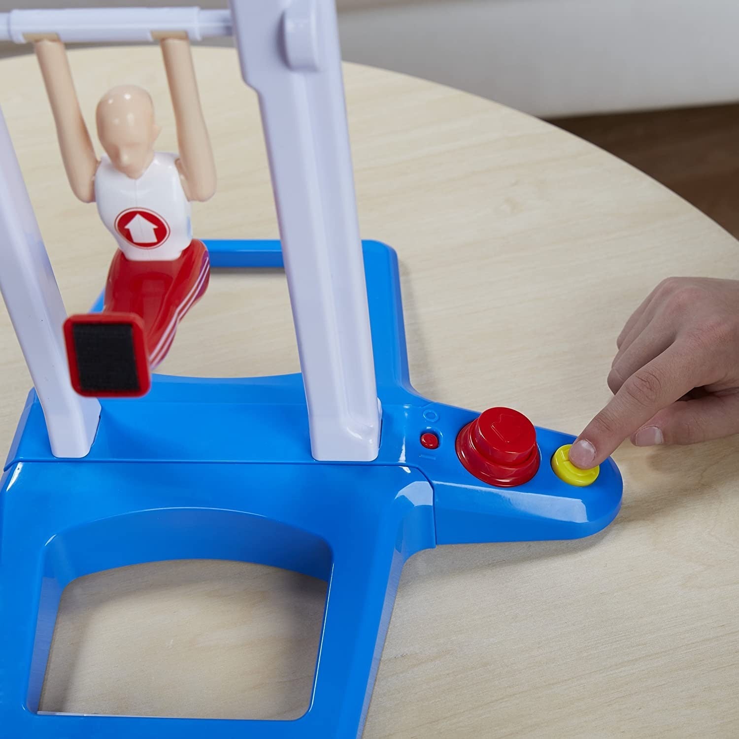 Jeu de société Hasbro 373666 FANTASTIC GYMNASTICS atterrit et gagne