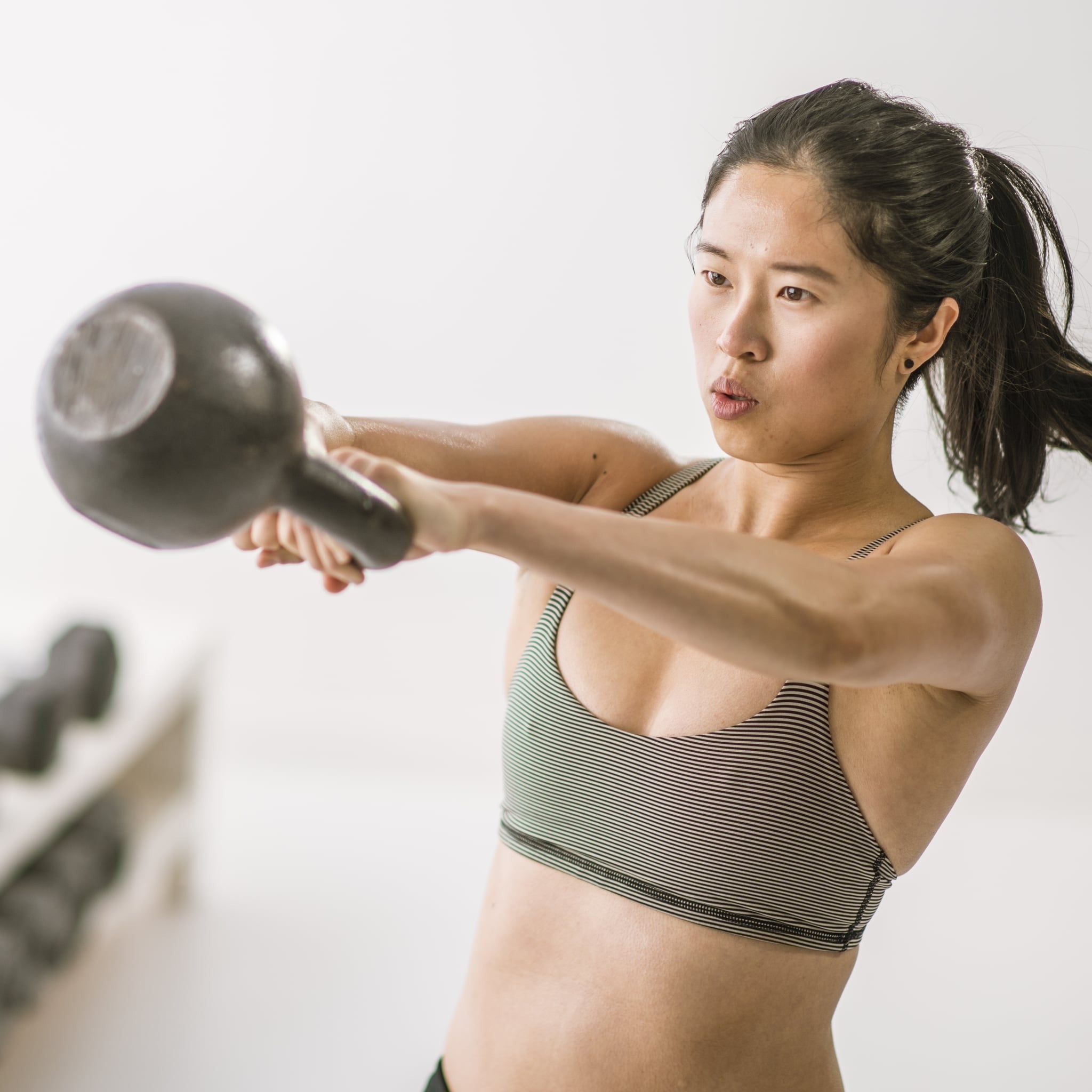 Kettlebell fitness 8kg en pvc 186960 avec sable et poignée anti-rayures