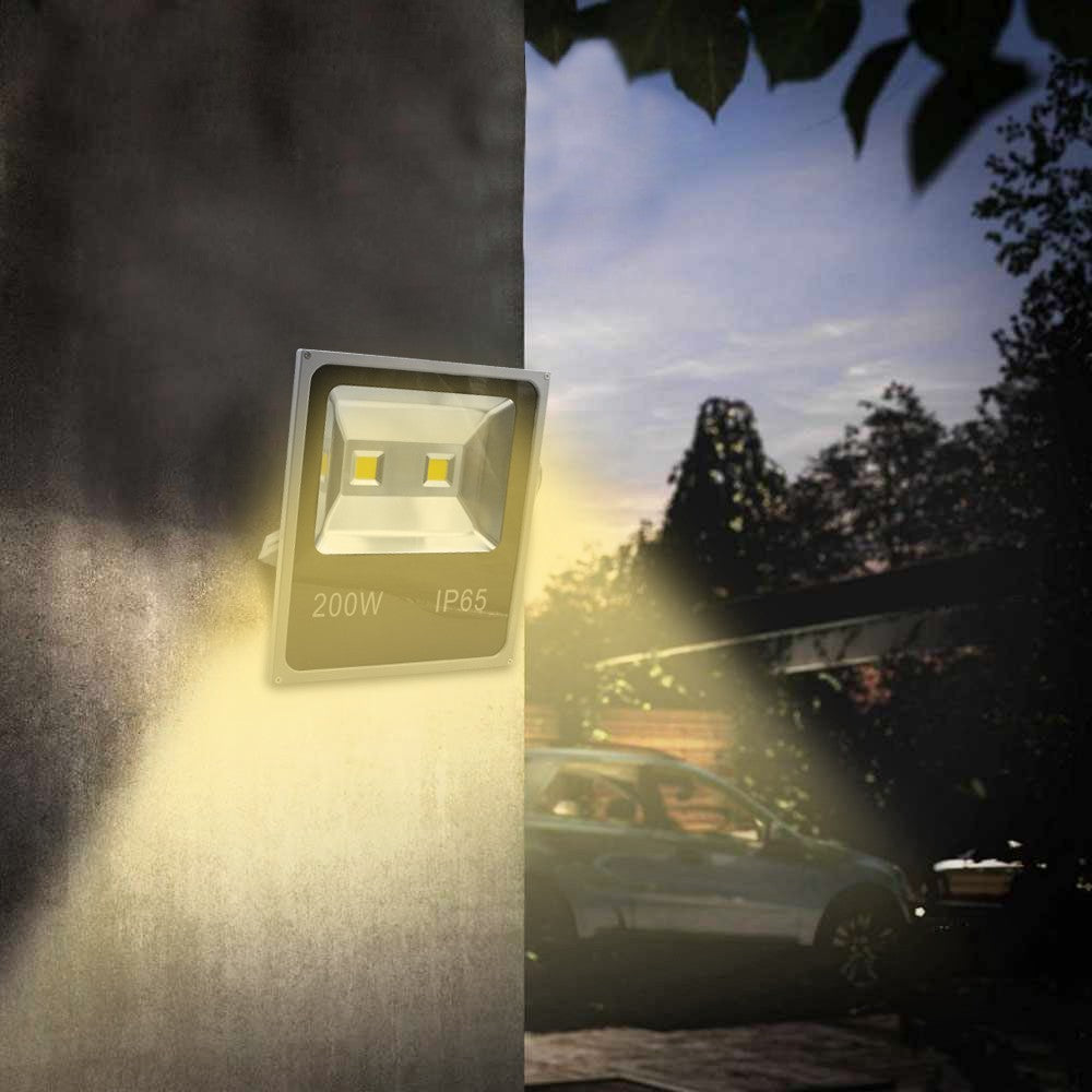 Phare LED 200W Lumière chaude pour extérieur imperméable IP65 avec support