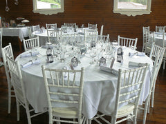 Ensemble 2 chaises Chiavari Blanc Design Classic pour Catering Vintage