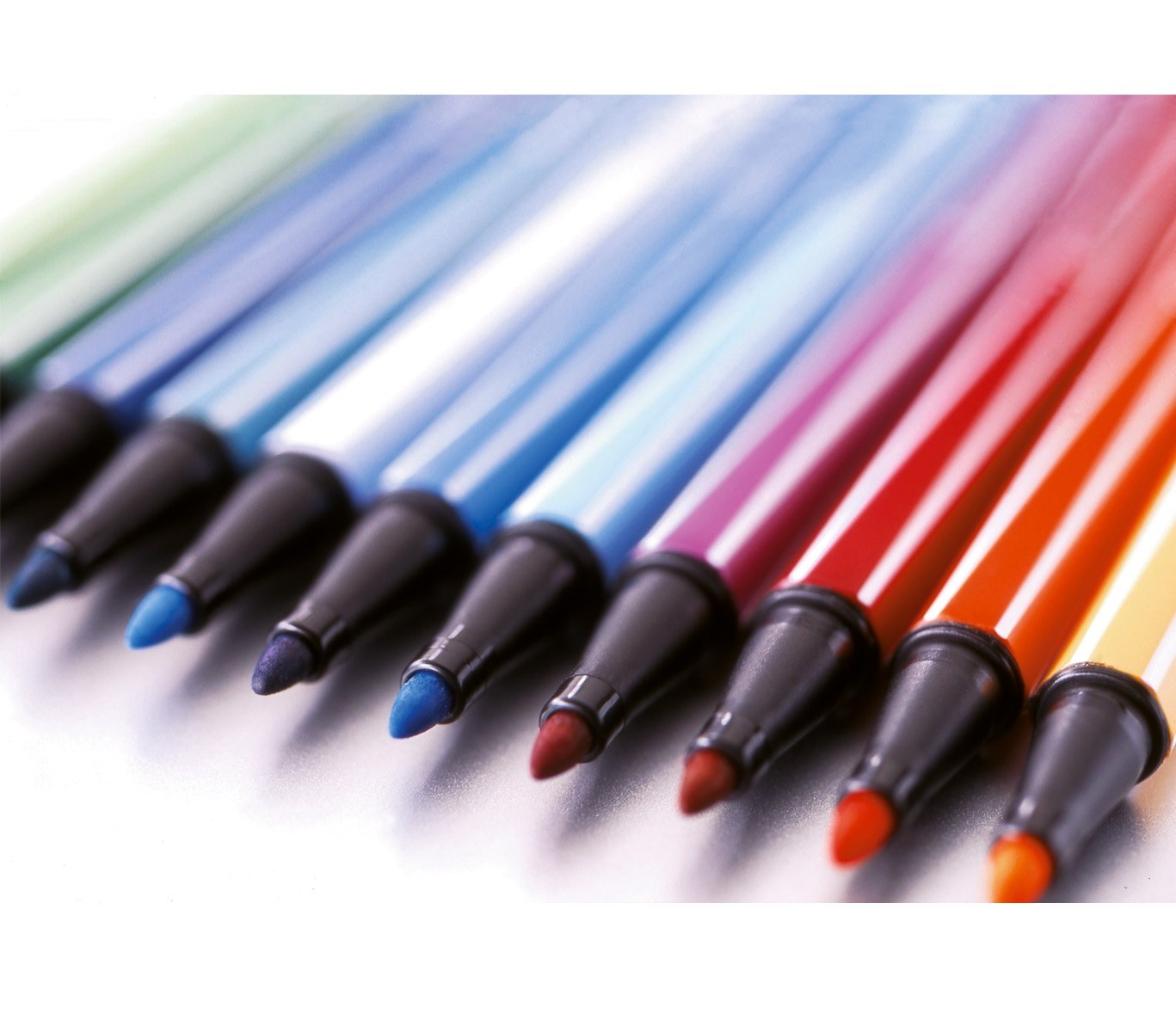 6830-6 Boîte métal de 30 feutres Stabilo Pen 68 trait 1 mm couleurs assorties