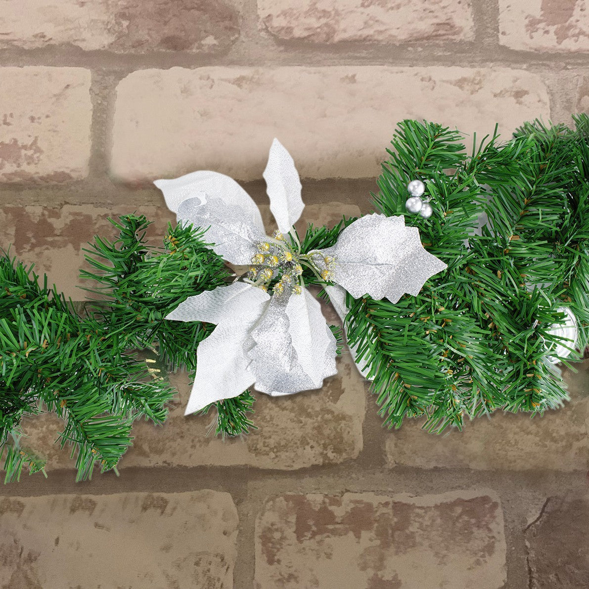 326592 Couronne de Noël sur branche d'arbre 2 Mt avec houx et ornements argentés