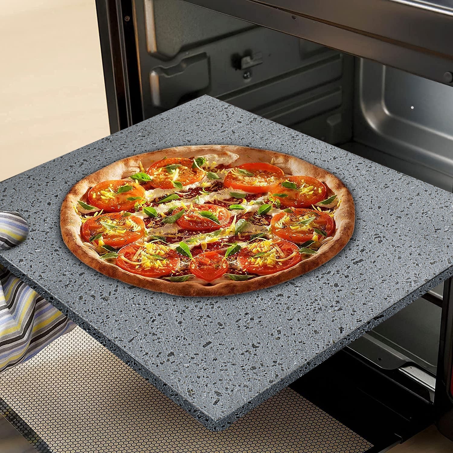 Kit de pizza 35x35cm en pierre de lave 100% naturelle qui cuit en 5 minutes