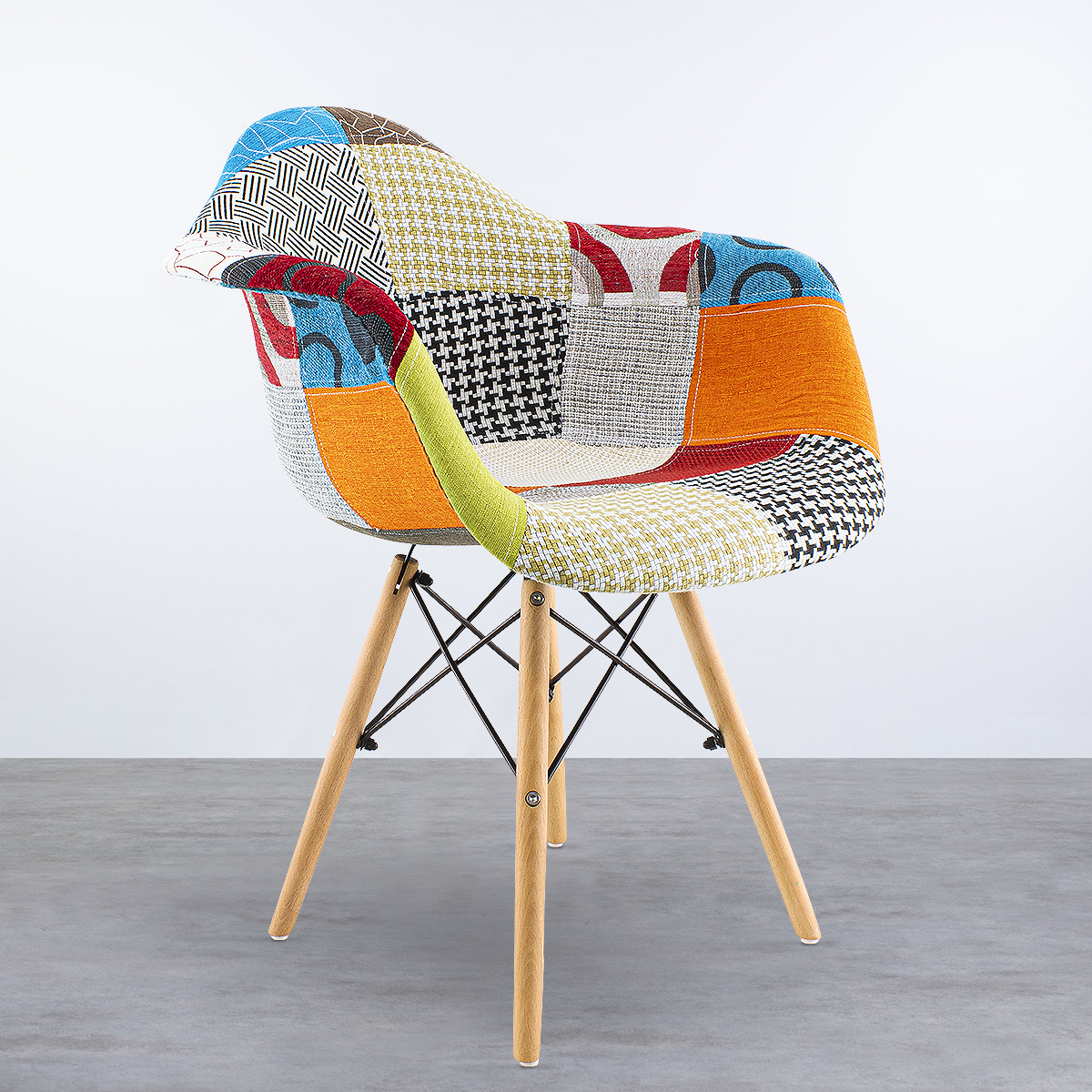 Lot de 2 fauteuils EIFFEL en tissu Patchwork assise moelleuse pieds bois