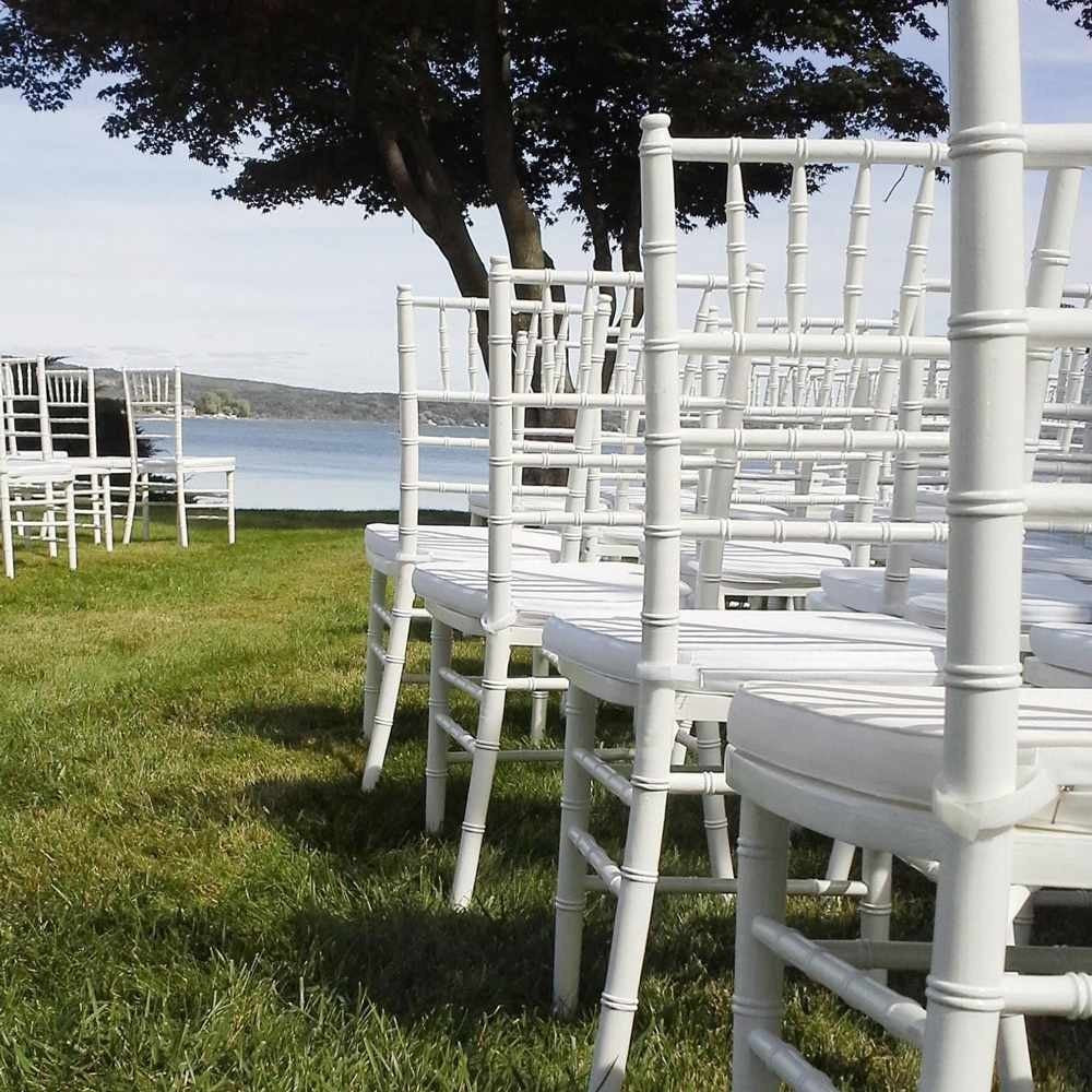 Lot de 4 chaises chiavari blanches Design Classique pour la Restauration Vintage