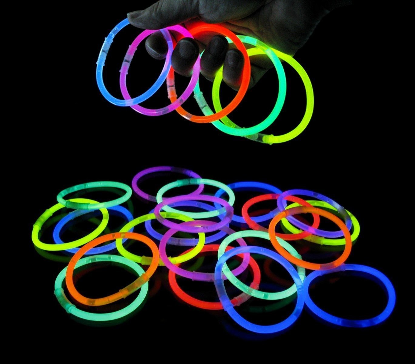 Lot de 15 Bracelet de couleur fluorescentes qui brillent à la lueur sombre DARK 