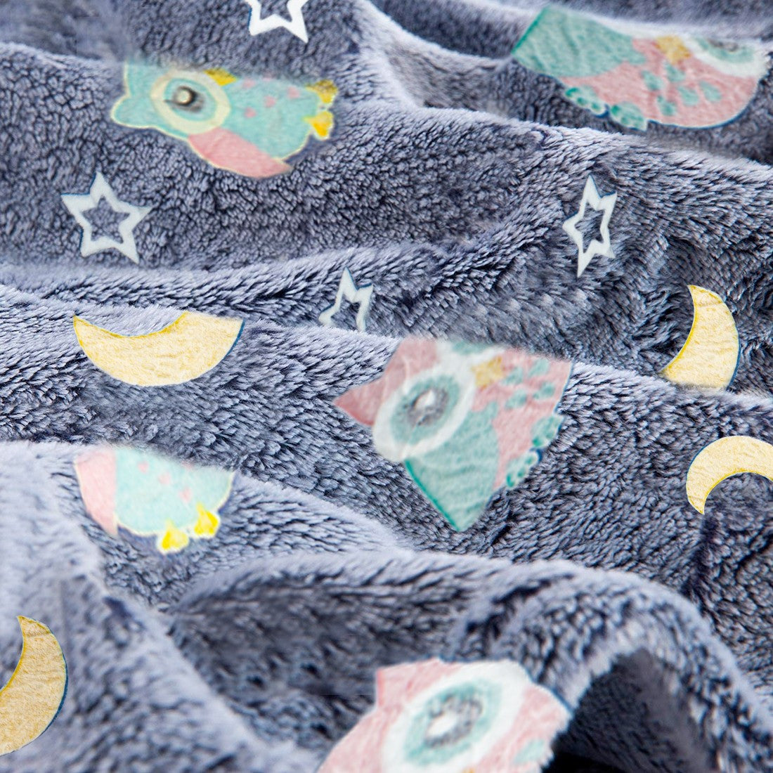 Doudou magique polaire bleu hiboux et étoiles fluo 170x120