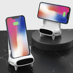 Le chargeur à induction sans fil amplifie le son pour les smartphones