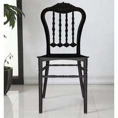 2 chaises blanches Emilia polypropylène au design adapté à la restauration