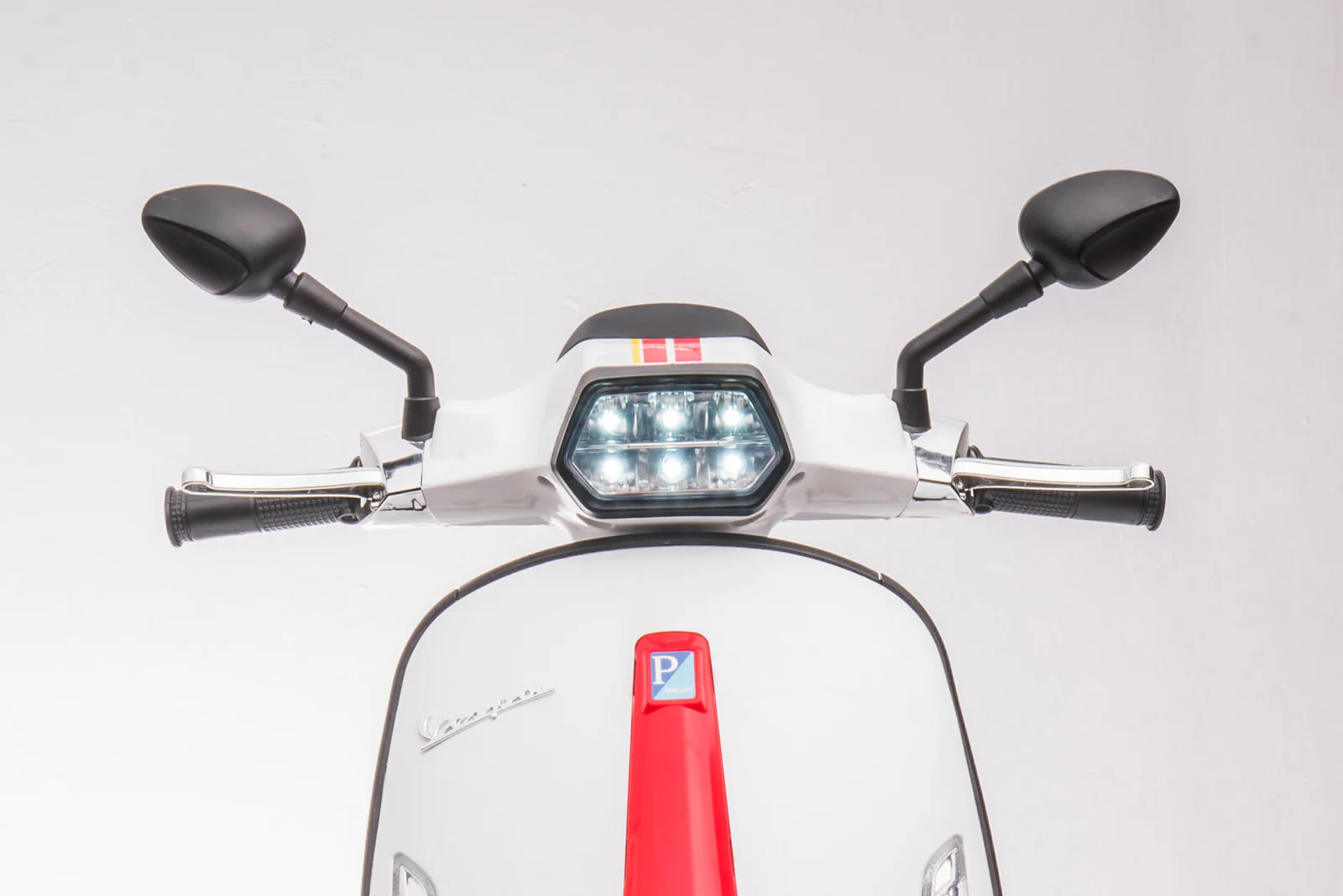 Moto électrique enfants LT941 Piaggio Vespa Sprint 12V avec lumières et sons LED