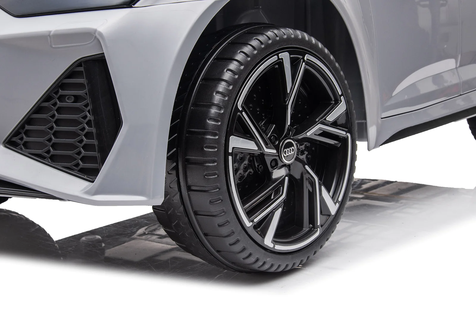 Voiture électrique ¡enfants LT945 Audi RS6 12V avec permis, lumières et sons LED