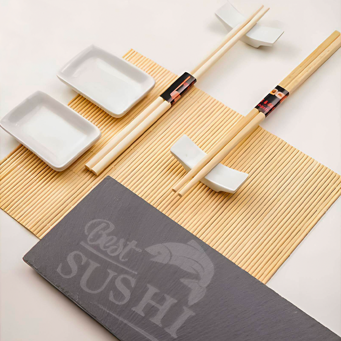 Service Sushi 2 personnes 10 pièces tapis bambou assiette ardoise baguettes bols
