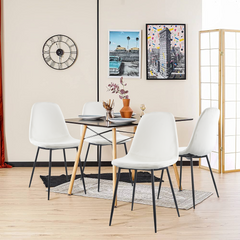 Lot de 4 chaises LOLA au design moderne en velours, structure en métal.