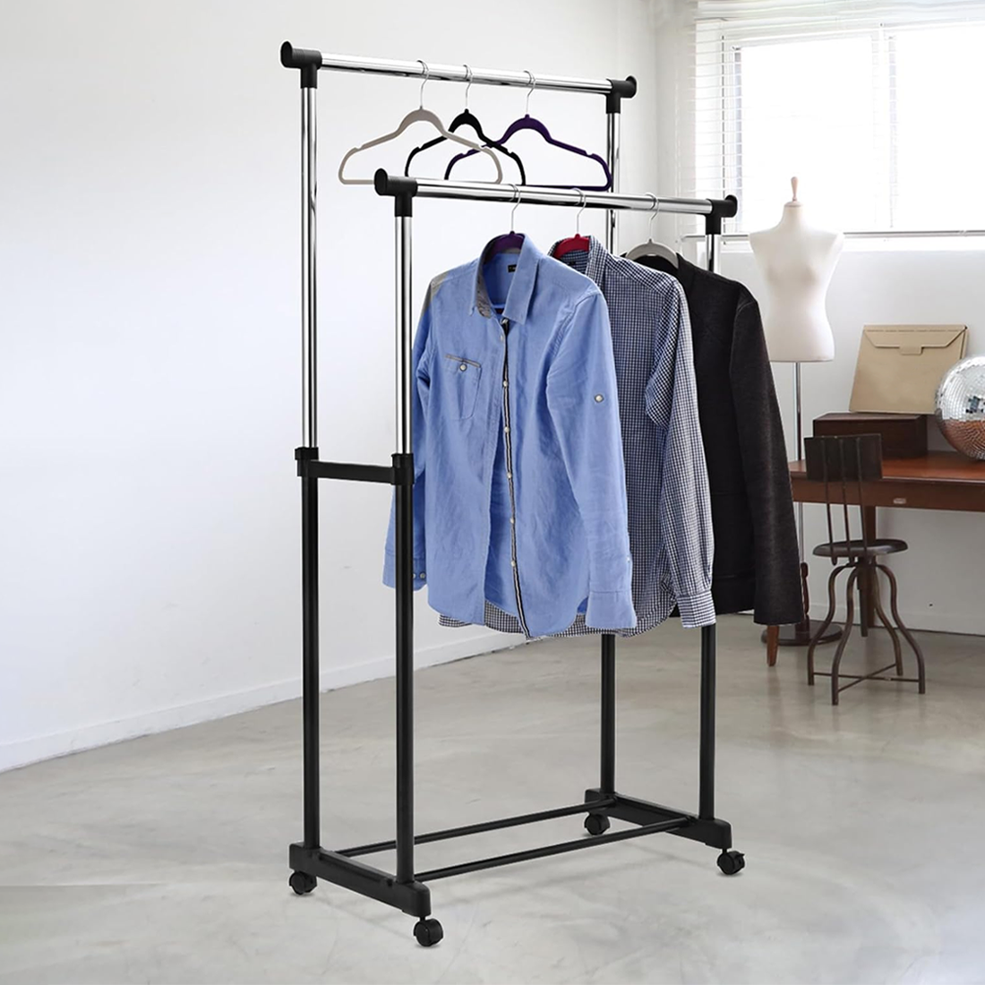 Portant double réglable avec roulettes et support pour chaussures