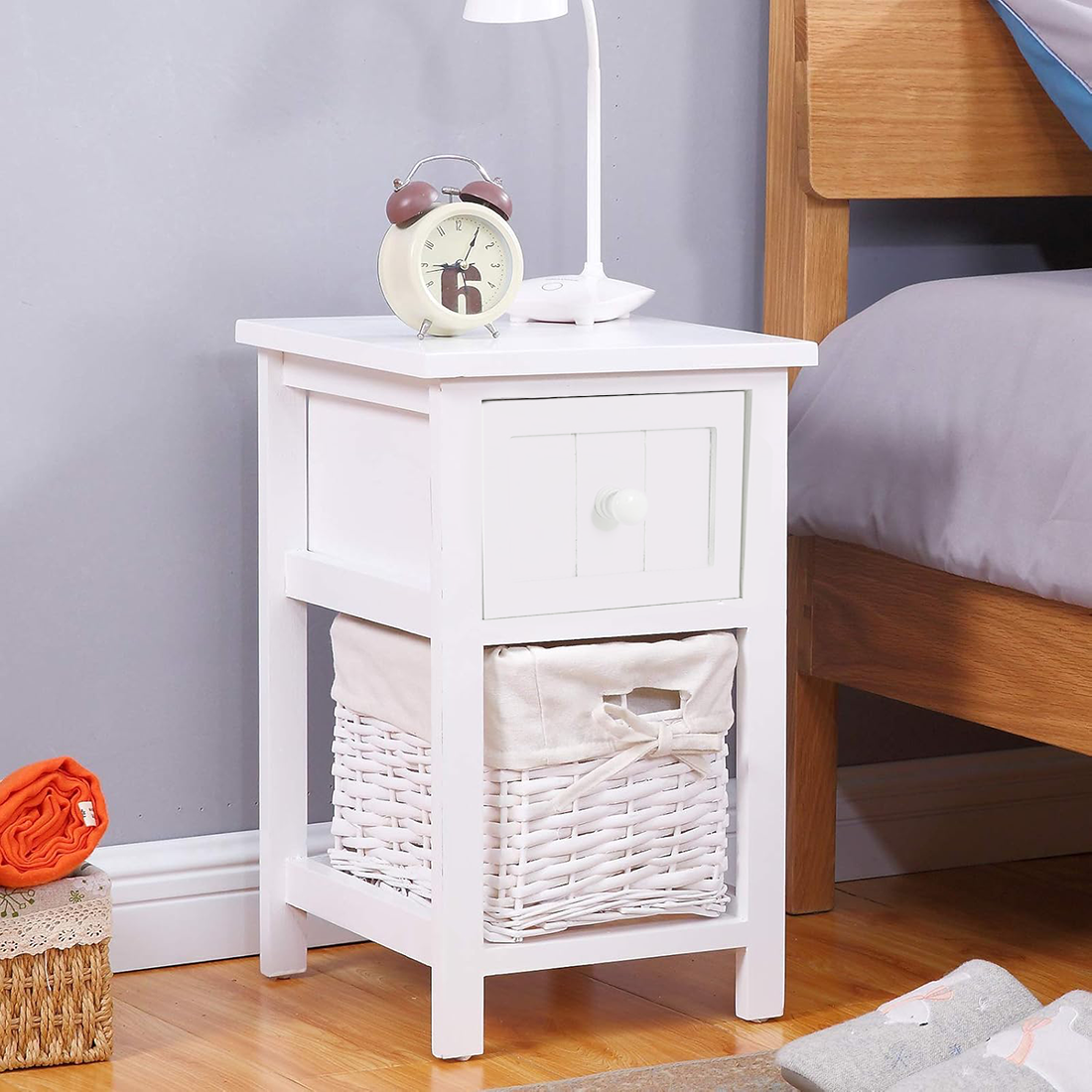 Table de chevet blanche Shabby Chic avec tiroir et panier en osier