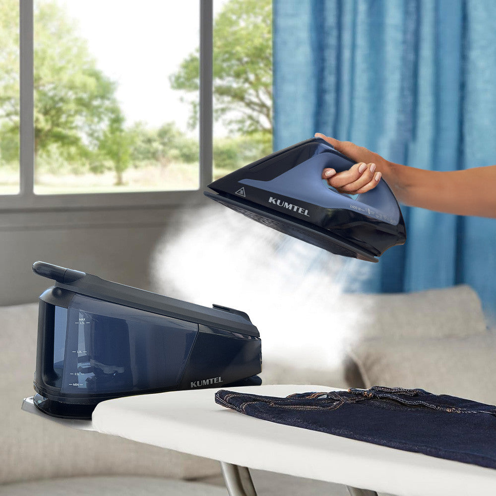 Fer à repasser vapeur 2400W, chaudière 1.5L, plaque céramique.