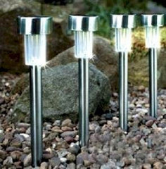 Lot 4 lampes de jardin LED - énergie solaire
