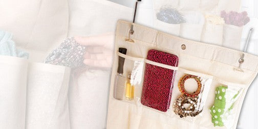 Rangement et organisateur de maquillage pour porte avec un espace de miroir